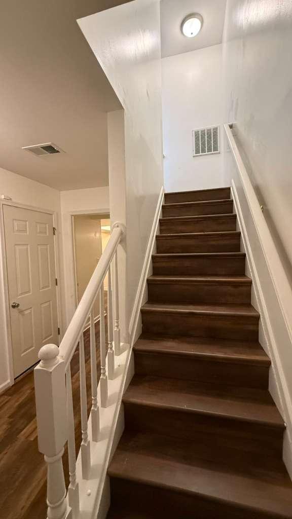 Building Photo - 1029 Aztec Dr