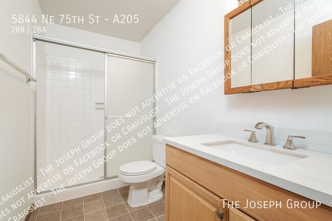 Building Photo - 5844 NE 75th St