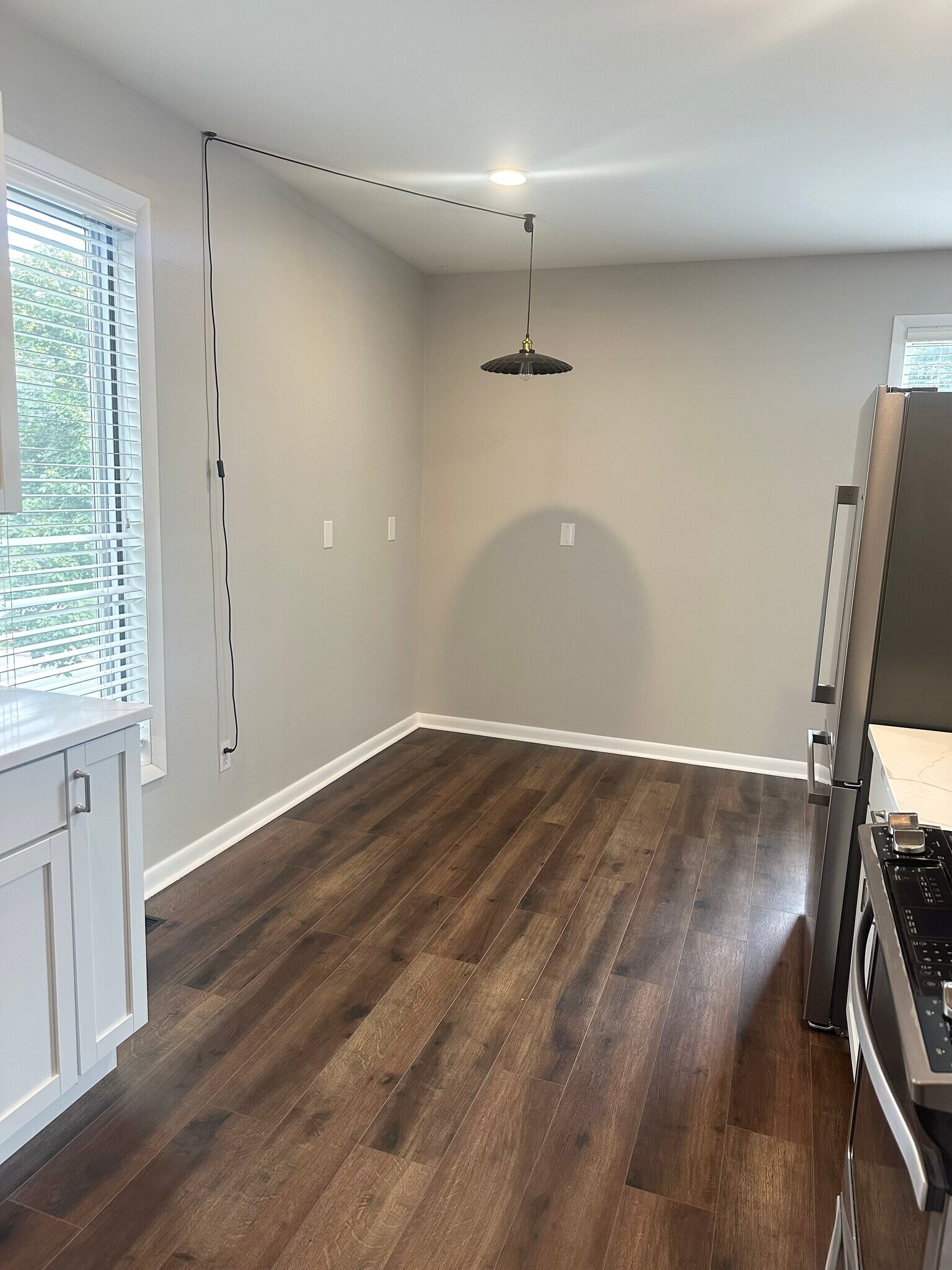 Building Photo - 720 Main St