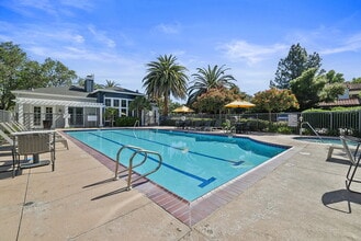 Building Photo - The Carlyle