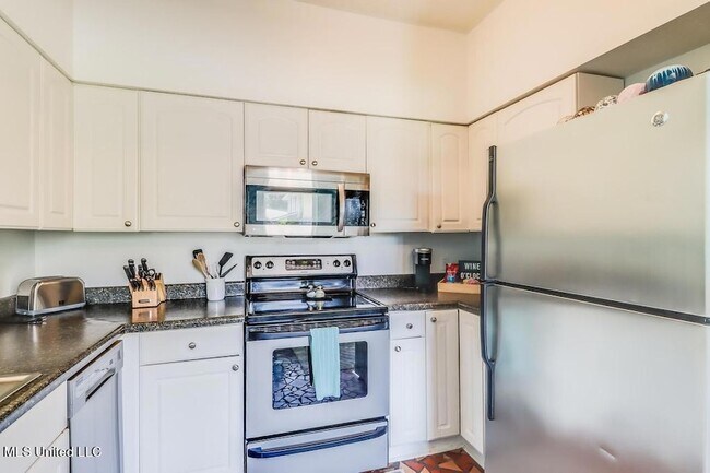 Building Photo - 410 Old Spanish Trail