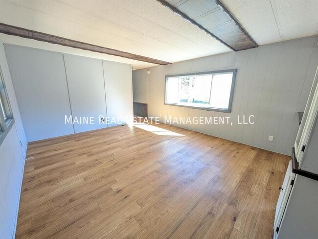 Building Photo - 72 Park Dr