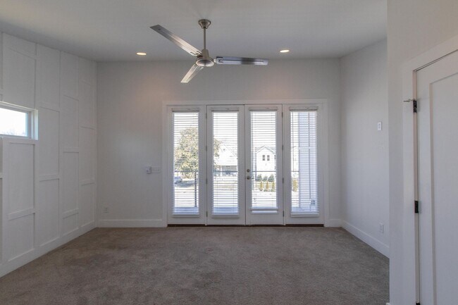 Building Photo - 3 Bed 2.5 Bath Single-Family Urban Home