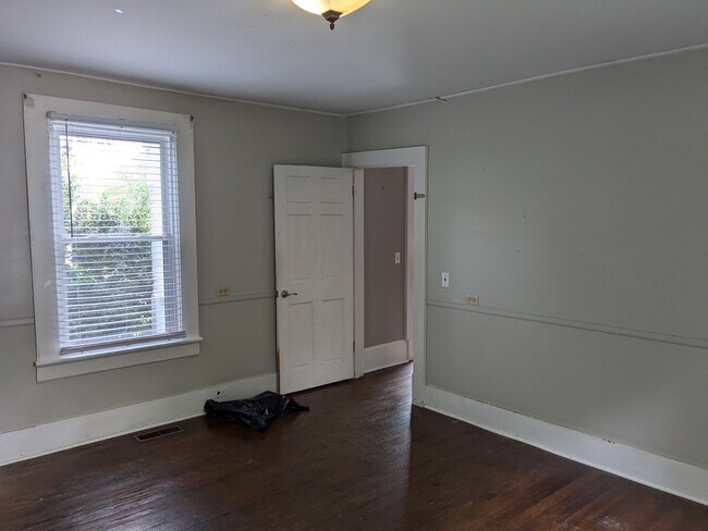 Building Photo - 301 Pendleton St