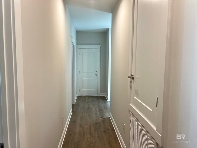 Building Photo - 686 Kitfox Ave