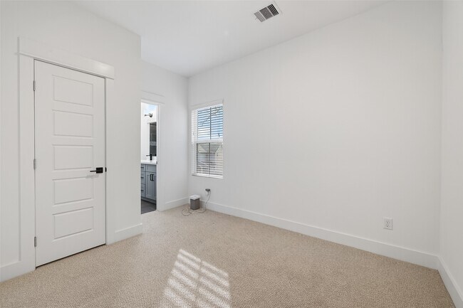 Building Photo - 314 Neyland St