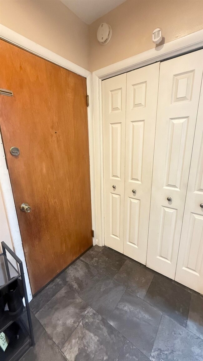 Building Photo - 172 W 24th St