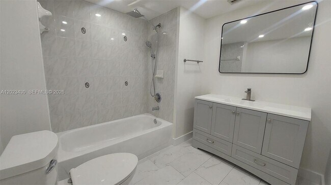 Building Photo - 2642 Collins Ave