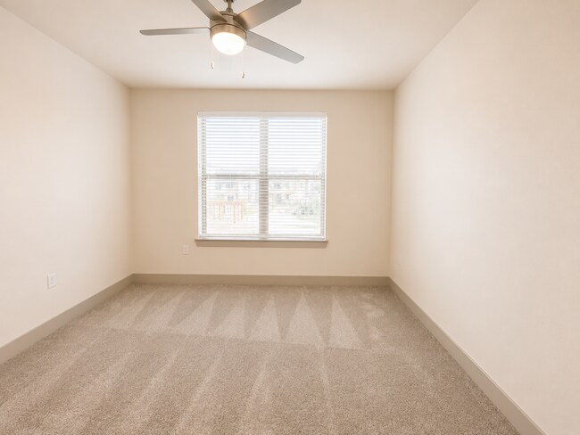 Building Photo - 511 E Finley Blvd