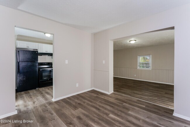 Building Photo - 8903 Willowcreek Dr
