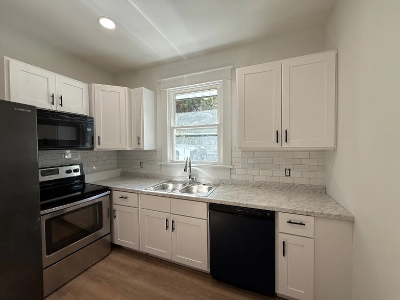 Building Photo - 3424 Daniel Ave