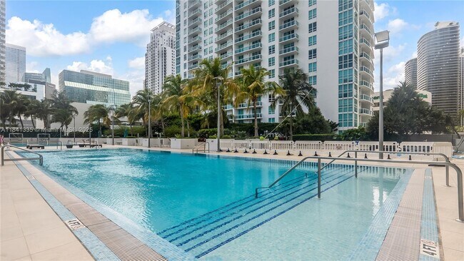 Building Photo - 950 Brickell Bay Dr