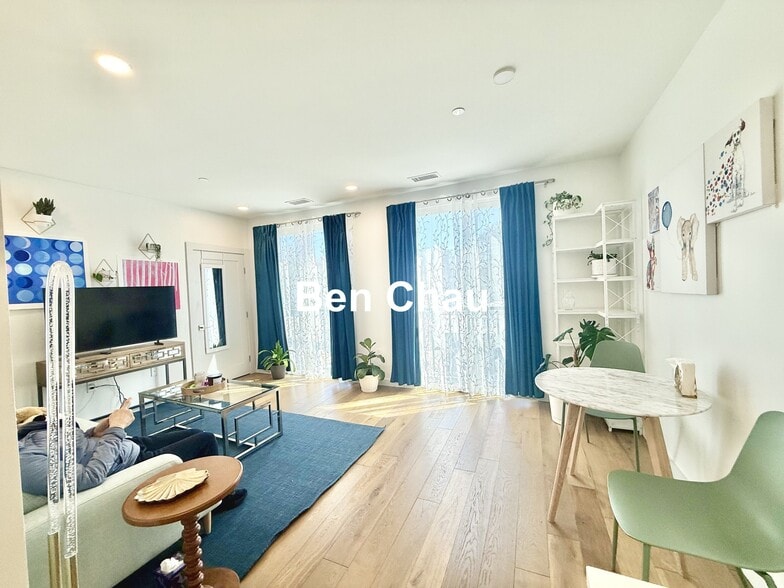 Building Photo - 97 Elmwood St