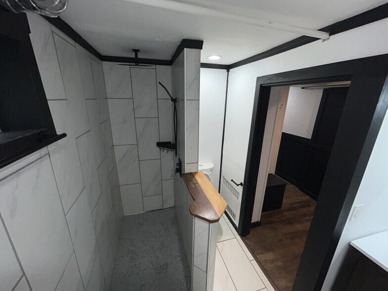 walk-in shower - 800 Main St