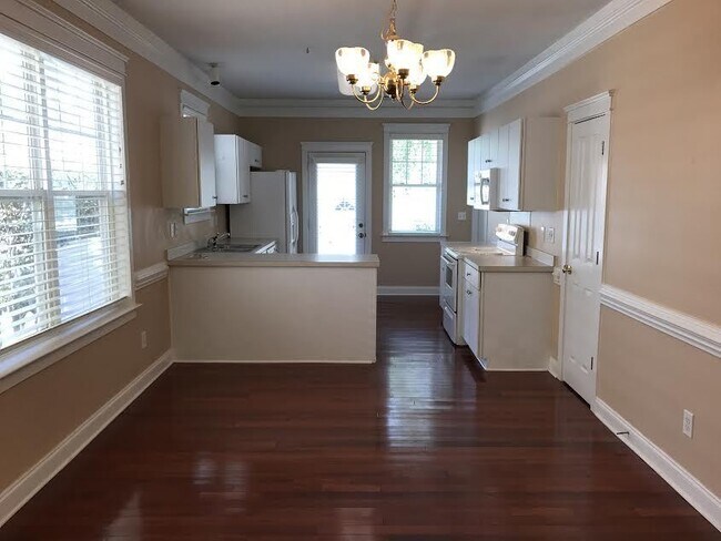 Building Photo - Cute home located in Ballantyne!