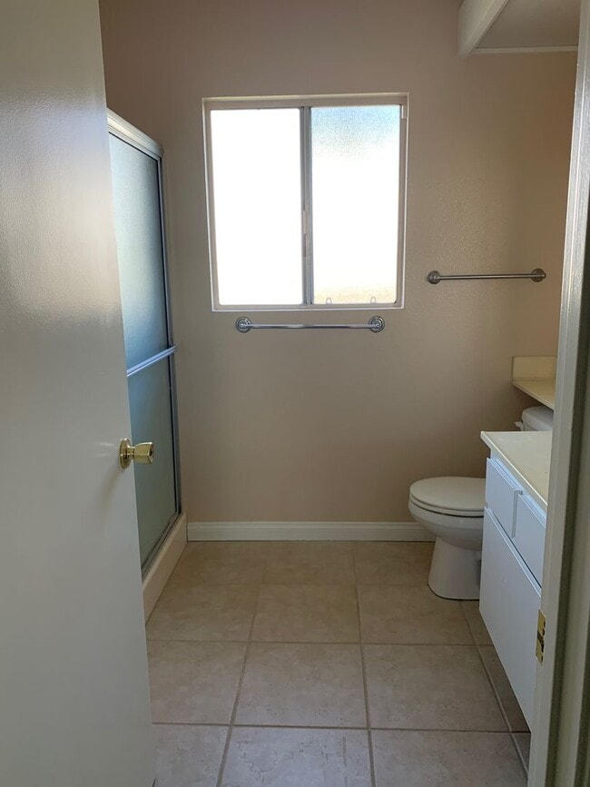 Building Photo - 3 Bedroom 2 Bath Cowles Mountain Home For Rent