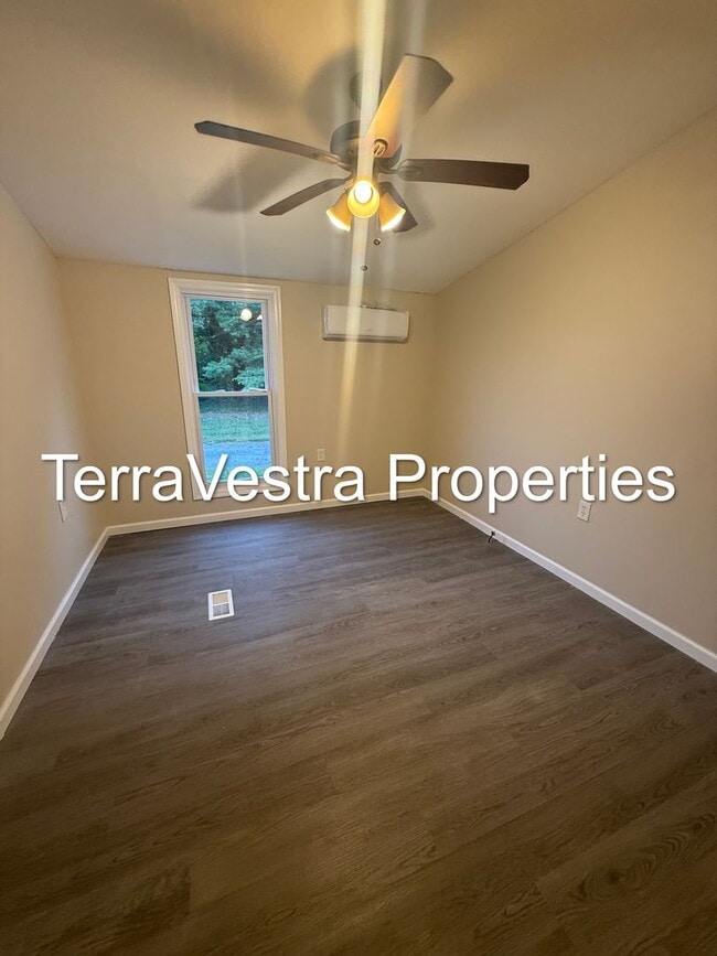 Building Photo - Single Family in Williamstown. Eligible fo...
