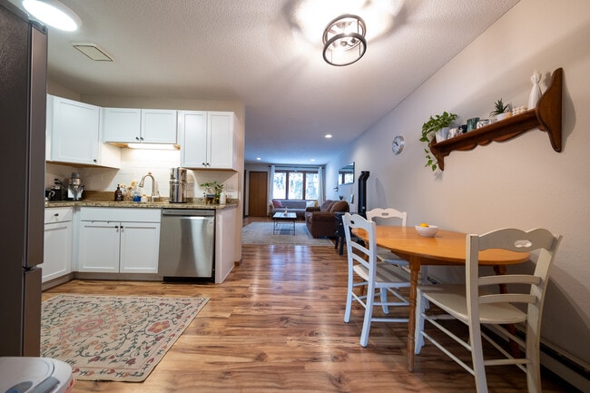 Building Photo - 1637 Christie Pl