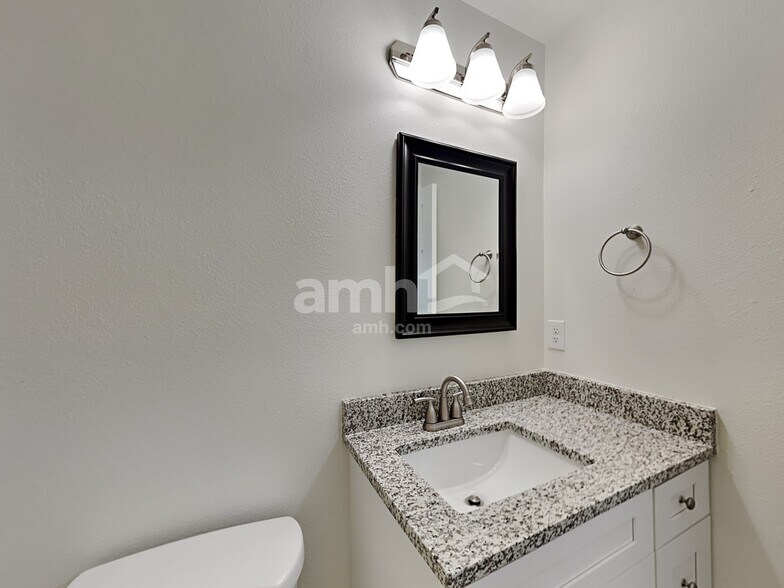 Building Photo - 96 W White Sands Dr