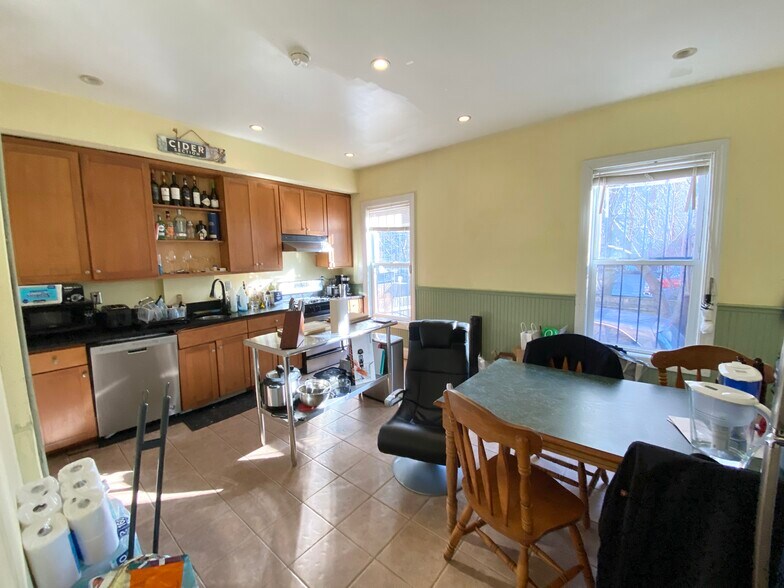 Building Photo - 31 Worthington St