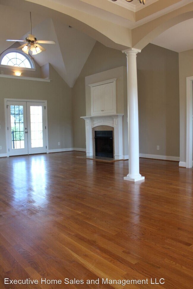 Building Photo - 3 br, 2 bath House - 201 Maddux Dr