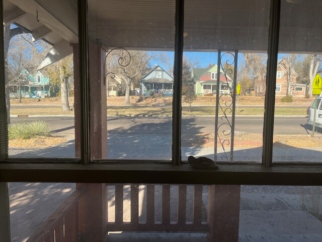 Building Photo - 831 E Platte Ave