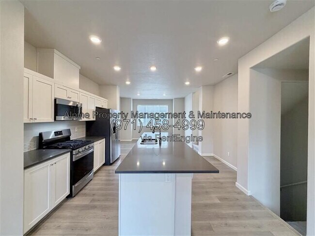 Building Photo - 14229 SW 169th Ave