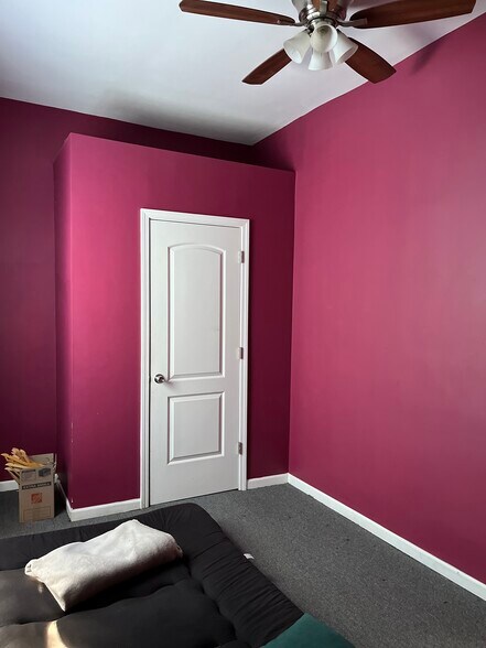 Building Photo - 2115 S Central Park Ave