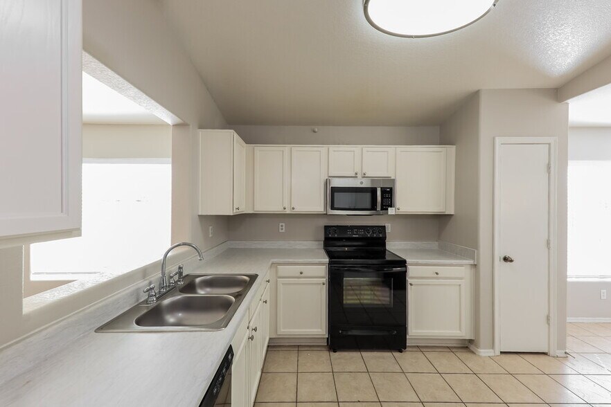 Building Photo - 13401 N 127th Dr