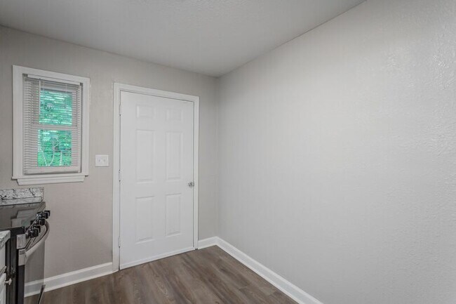 Building Photo - 1006 Glenwood Dr