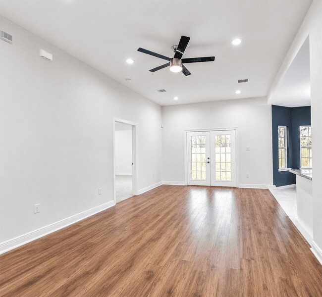 Building Photo - 4847 Sunflower St