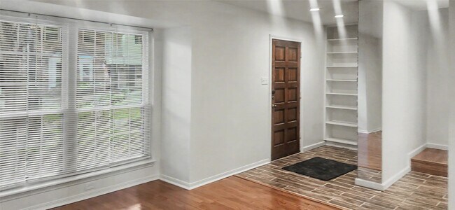 Building Photo - 12913 Trail Hollow Dr