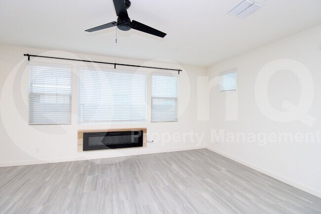 Building Photo - 683 N Bay Dr