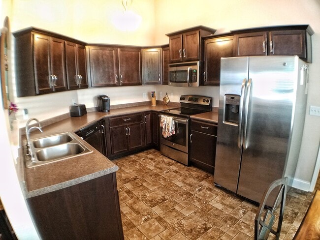 Building Photo - Nice 3 bedroom 2 bath