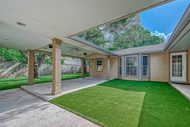 Building Photo - 3710 Linkview Dr