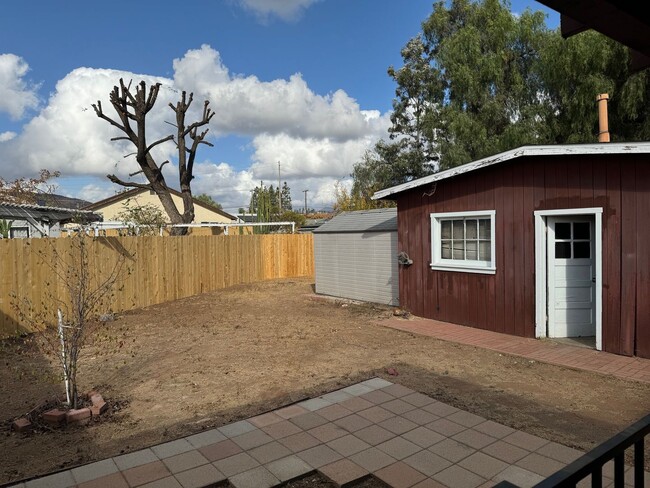 Building Photo - Beautifully renovated 5 bedroom home!