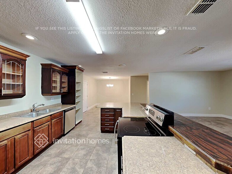 Building Photo - 601 David St