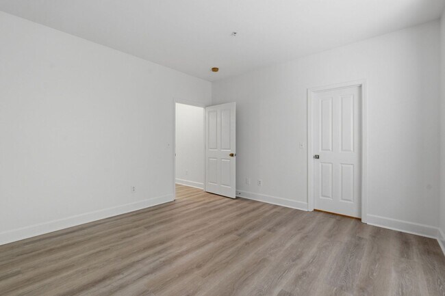Building Photo - 4846 Bevendean Dr