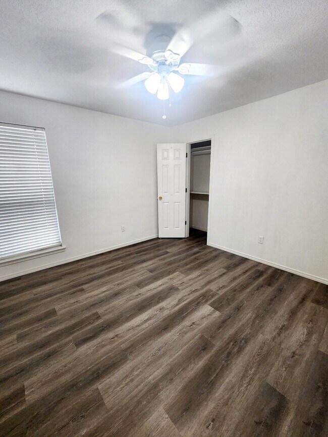 Building Photo - 915 Tony Sanchez Dr SE