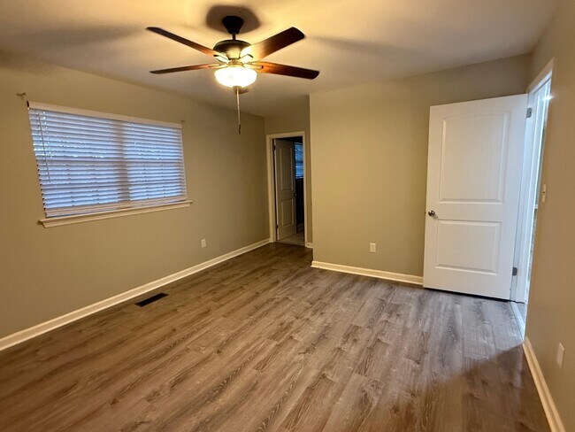 Building Photo - 8909 Quail Run Dr