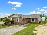 Building Photo - Charming 3Bed/2Ba Duplex Unit Convenient t...