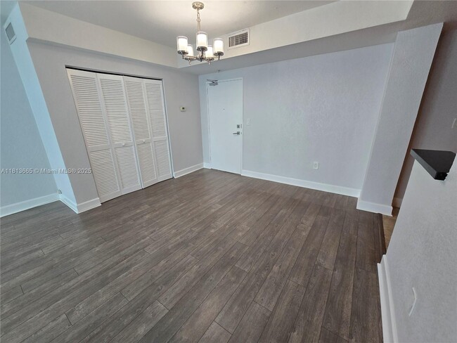 Building Photo - 7501 E Treasure Dr