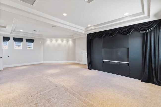 Building Photo - 10117 Edgecliff Ln