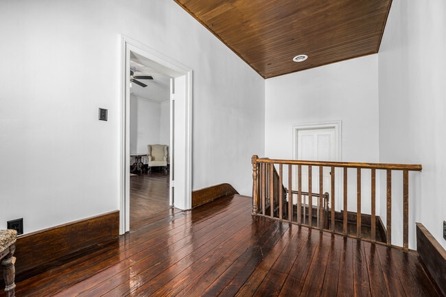 Building Photo - 120 S Cherokee St