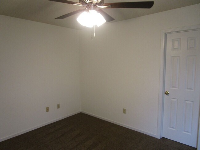 Building Photo - 4405-4407-4407 Cheryl Ct