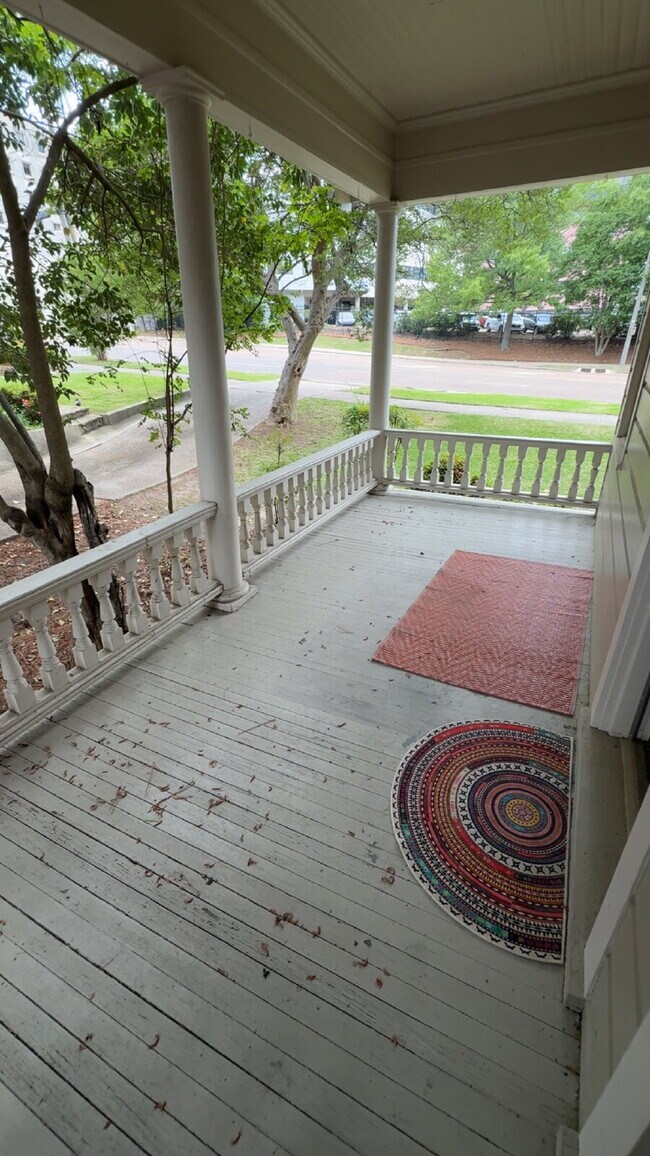 Building Photo - Beautiful duplex in Belhaven!! ALL UTILITIES INCLUDED!!!