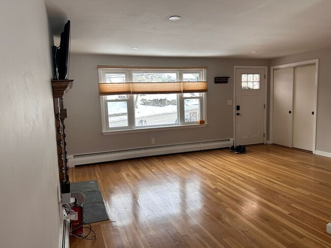 Building Photo - House for Rent in Stoneham!