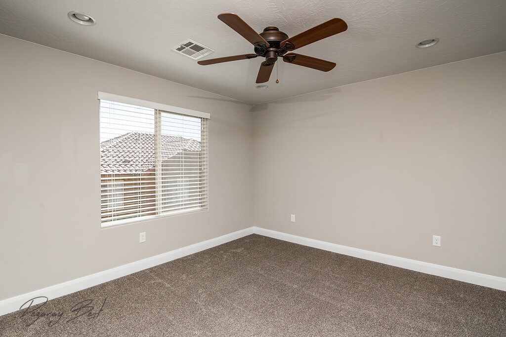 Building Photo - 325 N Red Stone Rd