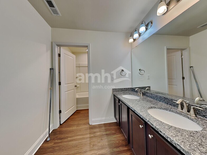 Building Photo - 13021 Wishsong Ct