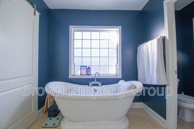 Building Photo - 205 Bethune St